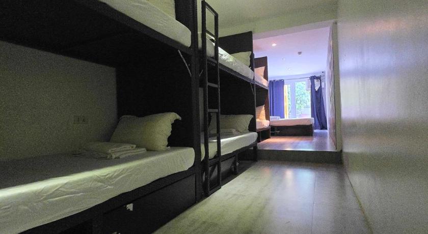 Image of Family Room 8 4