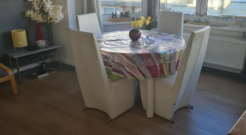 Appartement avec parking 50 m de la mer