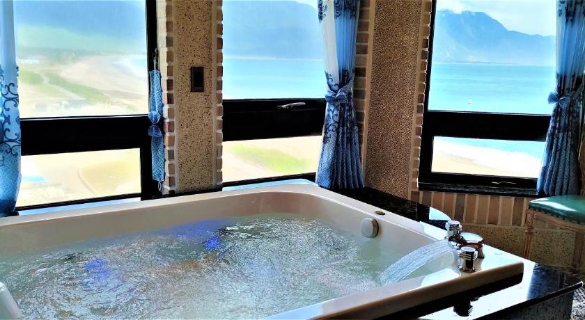 Image of Double Room with Lake View 5