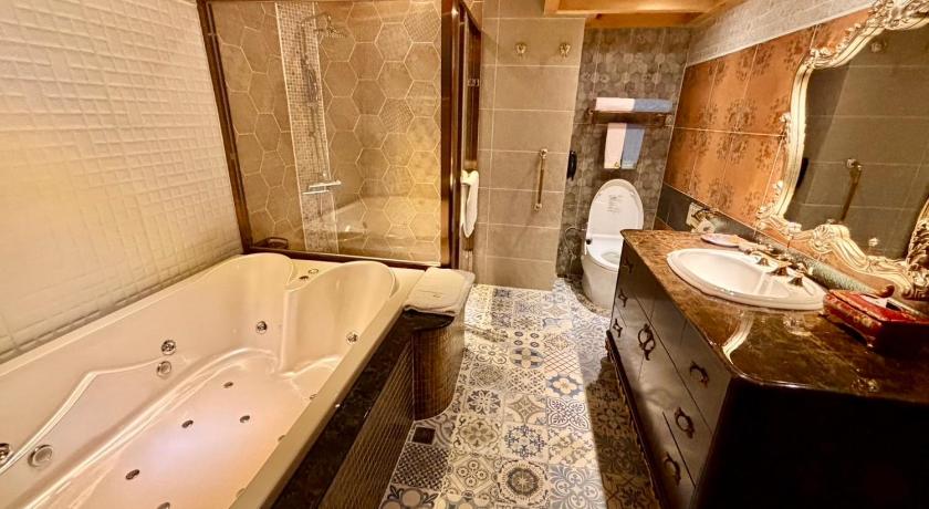 Image of Deluxe Double Room with Balcony and Sea View 2