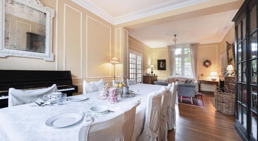 教皇新堡 Au Fil de l'Aulne 4星级 酒店 大堂