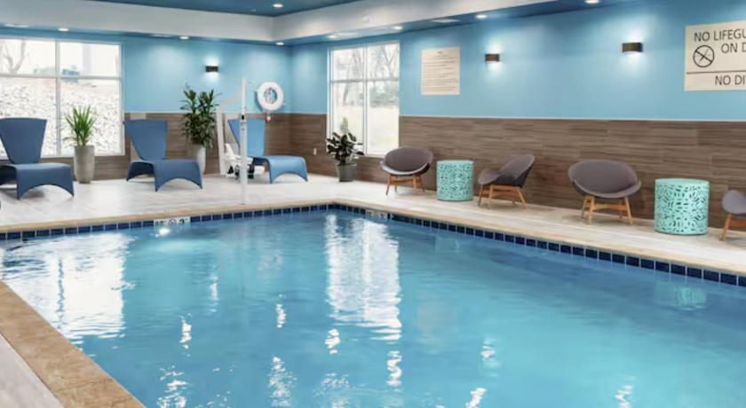キャディラック (MI) Hampton Inn & Suites Cadillac 3つ星 宿泊施設 ロビー