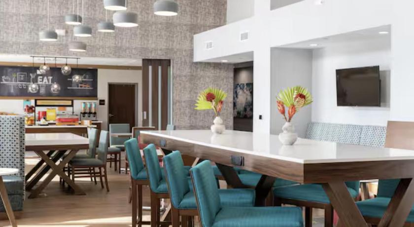 キャディラック (MI) Hampton Inn & Suites Cadillac 3つ星 宿泊施設 外観
