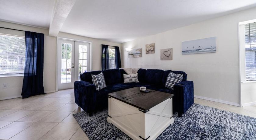 Beautiful 2bd with River Views & Amazing Sunsets in Ft Myers