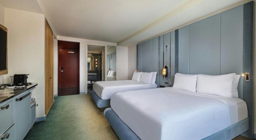 Deluxe, Guest room, 2 Queen, River view 이미지 4