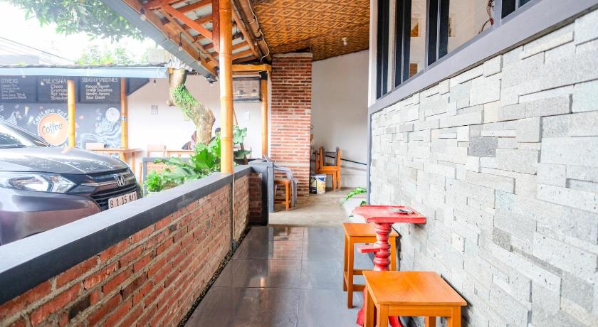 RedDoorz Syariah Near Stasiun Purwokerto – Purwokerto, WI