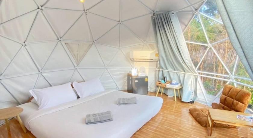 Khao Yai Glamping Hill Khaoyai 3-Star Hotel pool