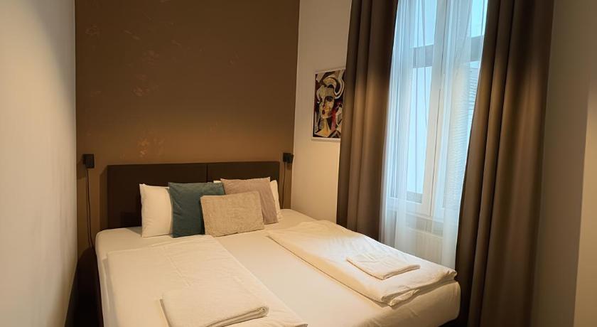 Image of Deluxe Apartment 3 Bedroom 10