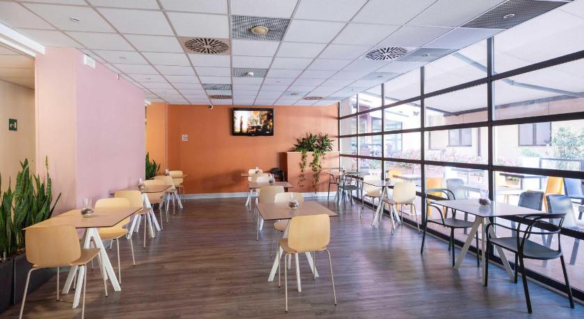 ローマ B&B Hotel Roma Tuscolana San Giovanni 3つ星 ホテル レストラン