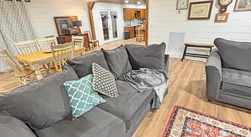 Scottsboro (AL) Blindfrog 5-Star Accommodation suite