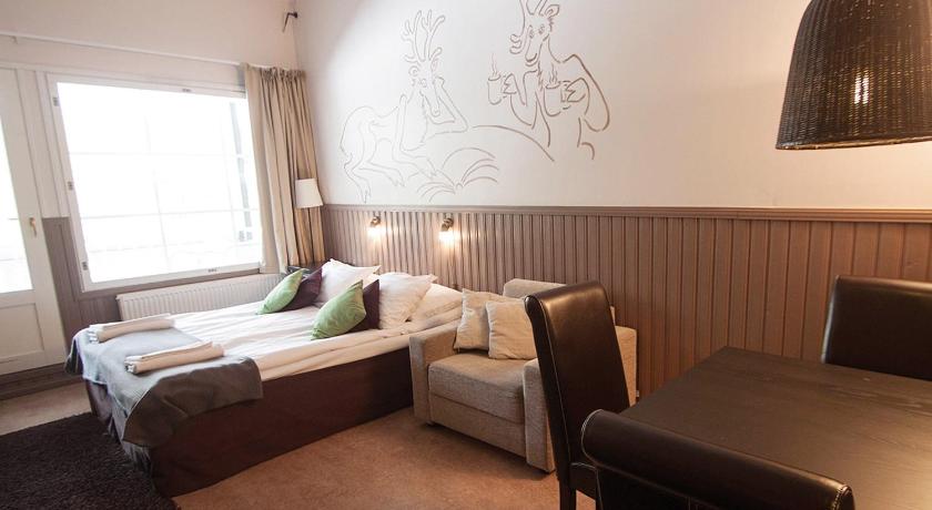 Image of Family Room with Sauna 4