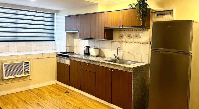 Image of Standard suite family 1