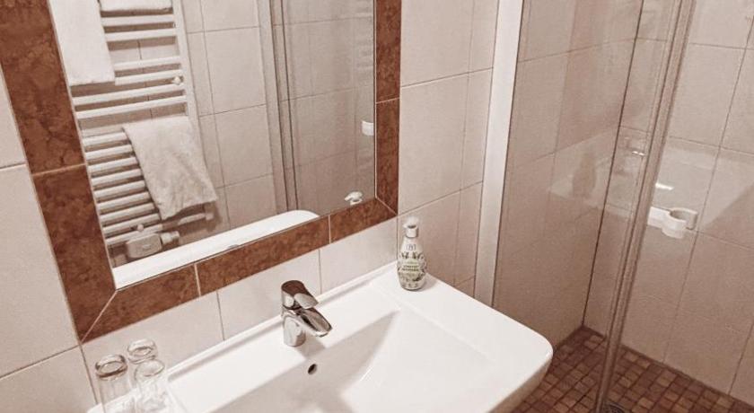 Image of Triple Room 12
