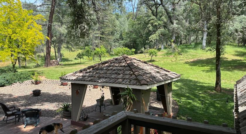 Colfax Gold Country Serenity! 45 Minutes to Powder! 4-Star Accommodation lobby