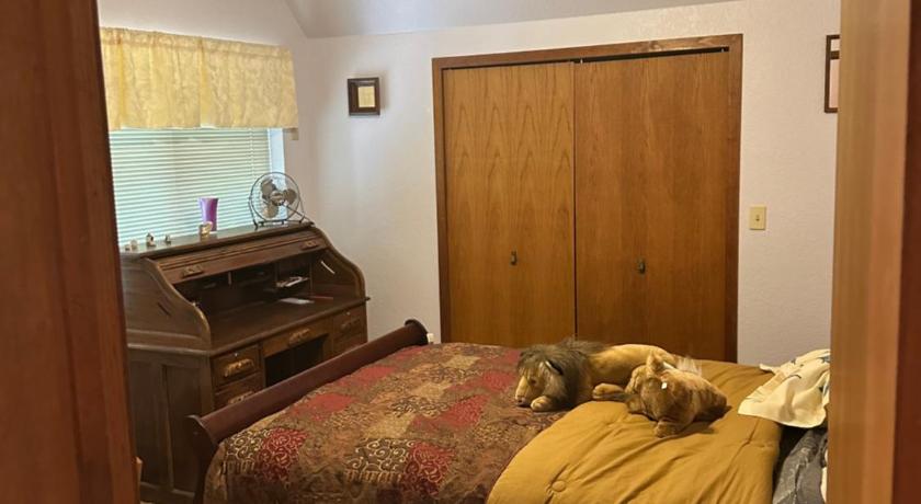 Colfax Gold Country Serenity! 45 Minutes to Powder! 4-Star Accommodation lobby