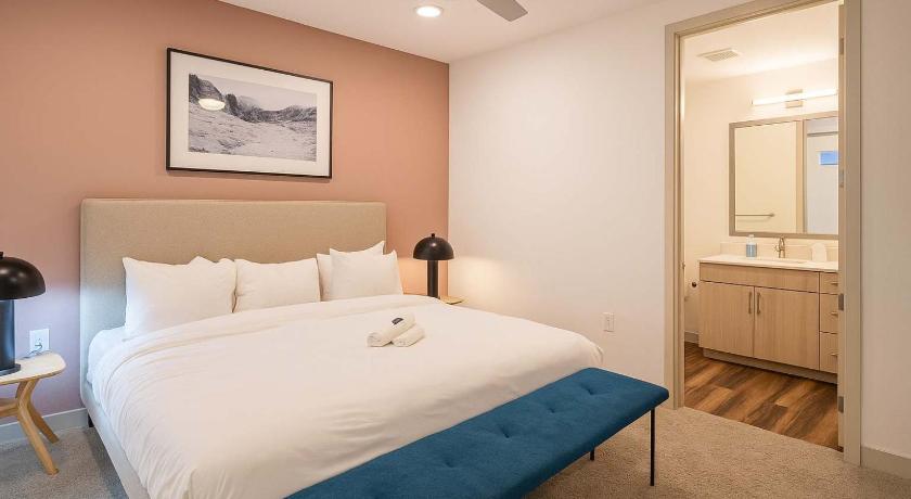 피닉스 (AZ) Boulevard Stays Modern Roosevelt 1BR Suite Pool & Gym Access 4성급 숙소 수영장