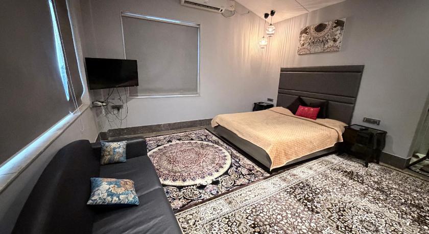 Image of Suite with Mountain View 6