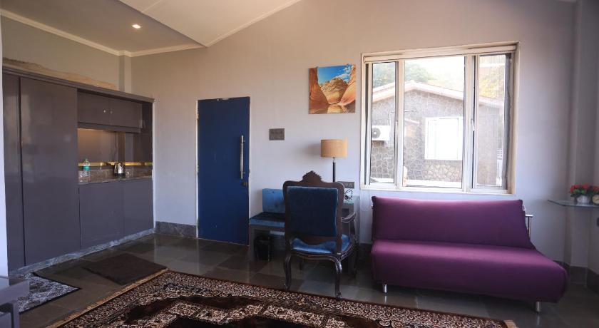 Image of Suite with Mountain View 9