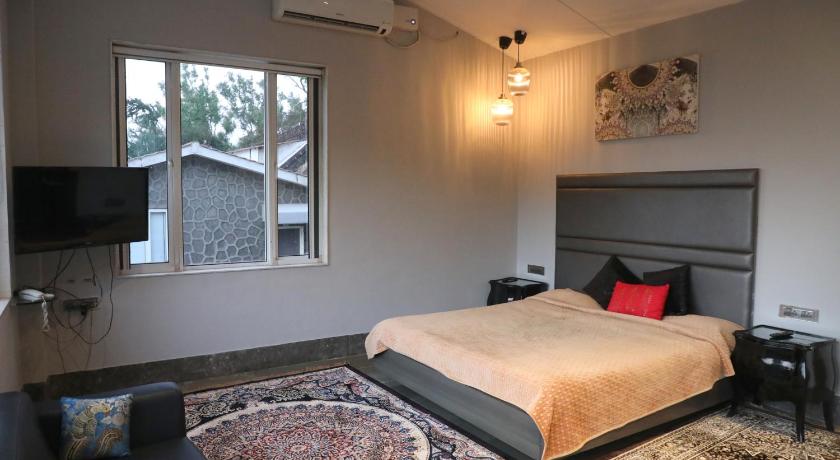 Image of Suite with Mountain View 7