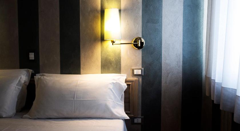 Фото: Классический одноместный номер с душем (Classic Single Room with Shower) 7