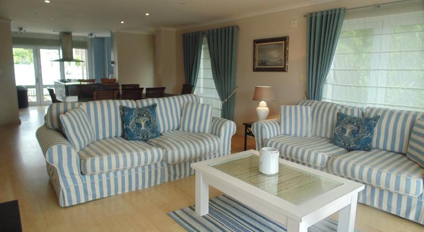 Avocet Cottage photo