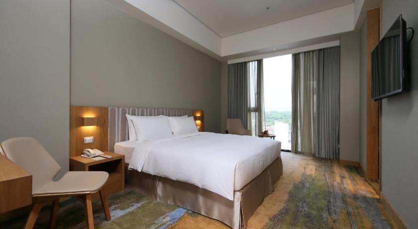Image of Deluxe Double Room with Bath 0
