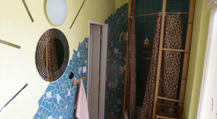 Image of Triple Room with Private External Bathroom 12