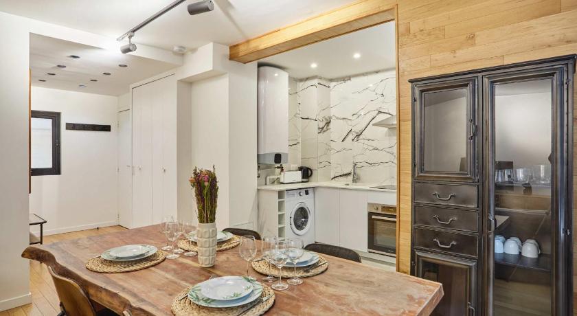 Spacious Apartement center of Paris Montmartre - image 2