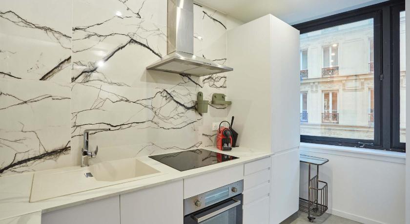 Spacious Apartement center of Paris Montmartre - image 2