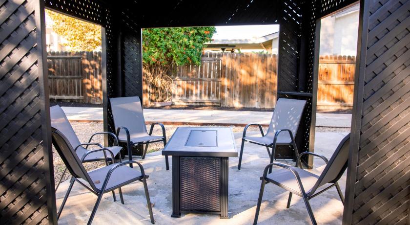 베이커스필드 (CA) Family Friendly Southwest Bakersfield Retreat with Jacuzzi and Fenced Yard 4성급 숙소 객실