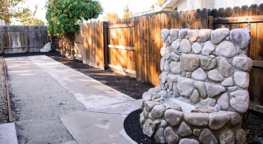 베이커스필드 (CA) Family Friendly Southwest Bakersfield Retreat with Jacuzzi and Fenced Yard 4성급 숙소 로비