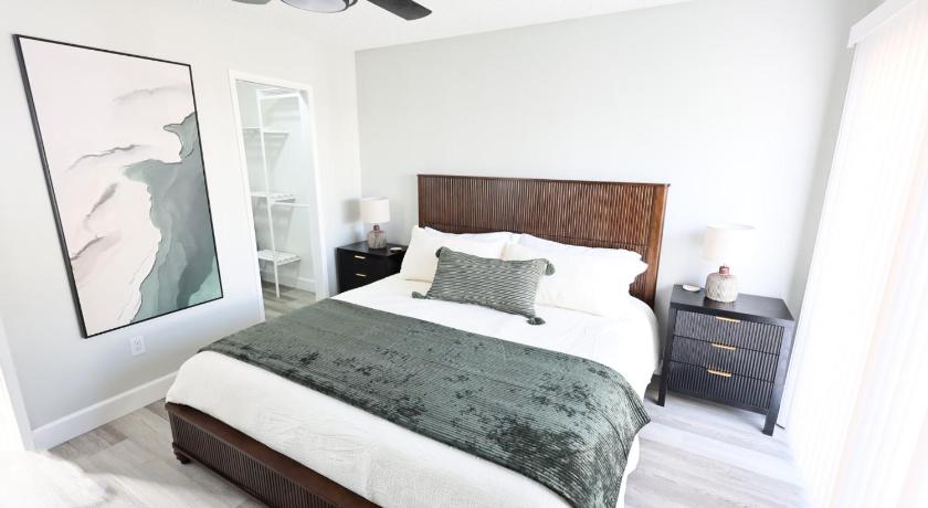 베이커스필드 (CA) Family Friendly Southwest Bakersfield Retreat with Jacuzzi and Fenced Yard 4성급 숙소 스위트룸