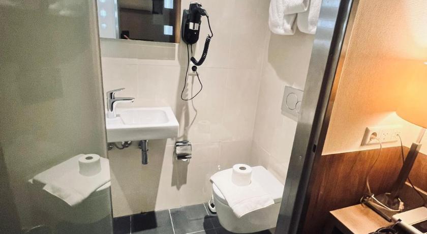 Image of Budget Single Room 2