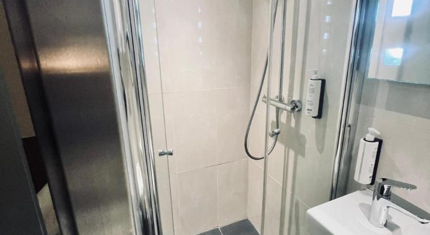 Image of Budget Single Room 4