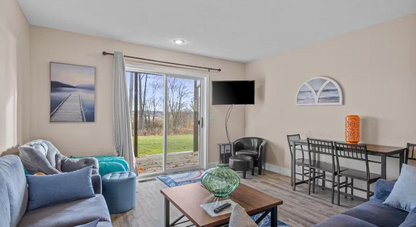 基瓦丁 (MI) Torch Lake Vista – A-Ga-Ming Golf Lakeview Condo Large Patio ➠ 741Unit 9B 3星级 住宿 套房