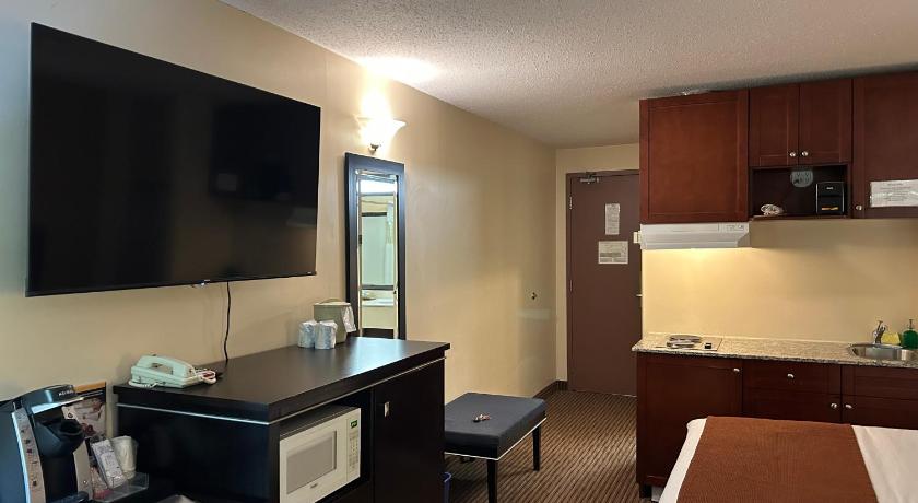 ベルビュー (AB) Travelodge by Wyndham Valleyview AB 2つ星 ホテル プール