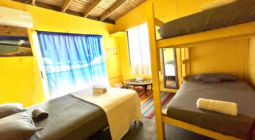 别克斯 Vieques Good Vibe Guest House 酒店 泳池