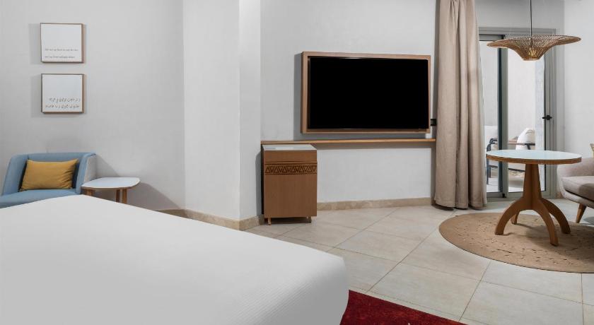 Image of Beachside King Grand Premium Room - Sea View 7
