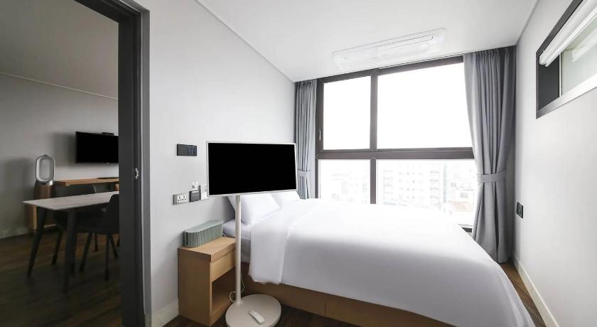 Image of Family Connecting Suites 3