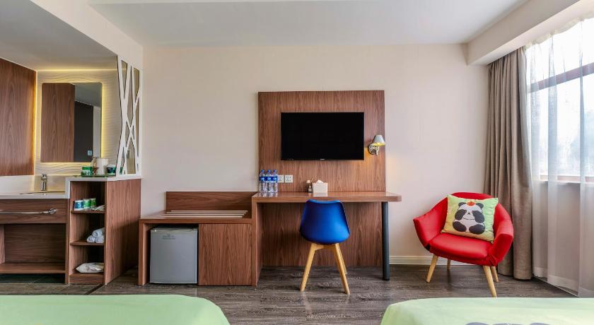 Image of Deluxe Family Room 1