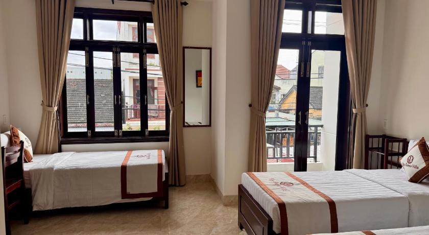 Image of Family Room with Balcony 7