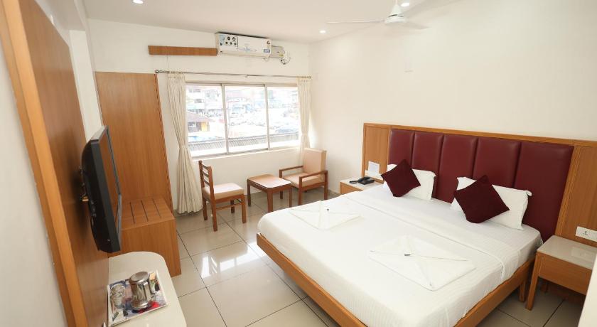 Deluxe Double Room with Air Conditioning