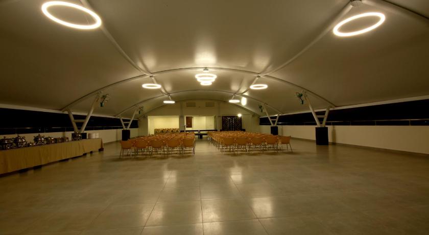 ハサン Palguni Residency  3つ星 ホテル レストラン