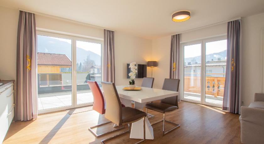 Image of One-Bedroom Apartment with Mountain View and Lake View 0