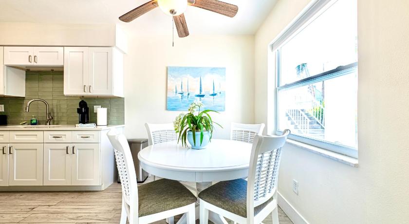 2bd 1ba Sunset 1 3Min to BeachPool
