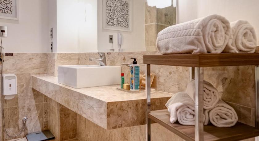 Image of Deluxe Suite 2