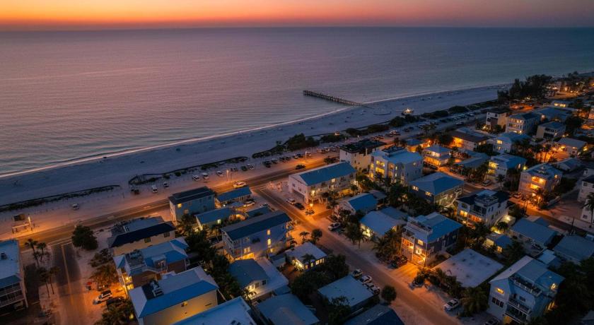 안나 마리아 (FL) Beachy Keen! 1 bed 1 bath ground floor steps to beach 4성급 숙소 객실