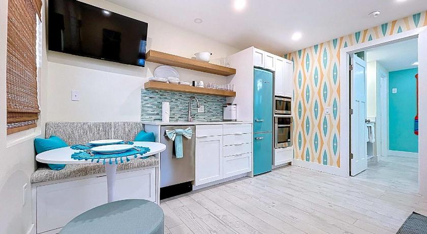 안나 마리아 (FL) Beachy Keen! 1 bed 1 bath ground floor steps to beach 4성급 숙소 스위트룸