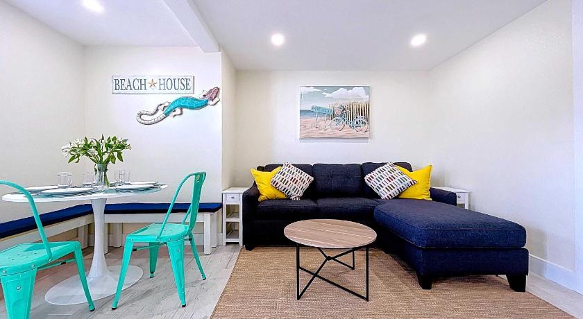 Anna Maria (FL) Seas The Day from this updated 2 bed 2 bath steps to beach 4-Star Accommodation view