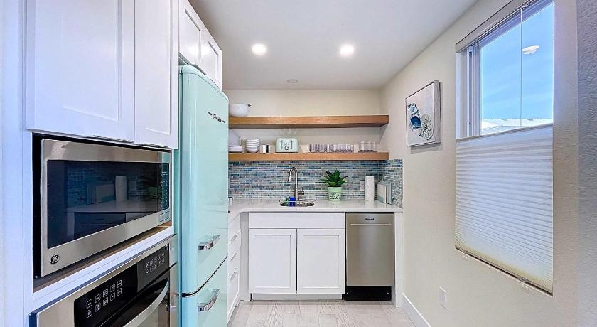 Anna Maria (FL) Seas The Day from this updated 2 bed 2 bath steps to beach 4-Star Accommodation lobby